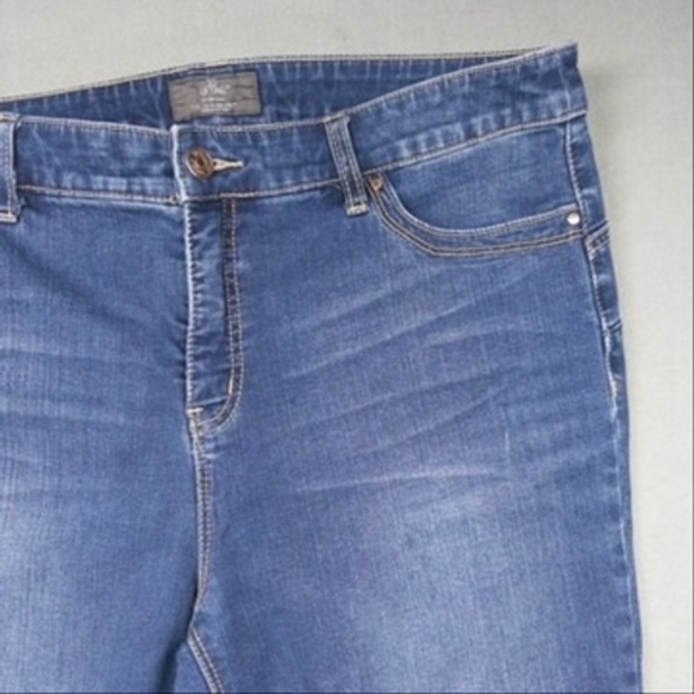 Chicos So Lifting Crop Jeans Women Size 2 Blue Stretch Slimming Denim Pants - Picture 2 of 15